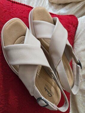 Clarks Collection White Wedge Sandals Women’s Size 8 Slingback Comfort